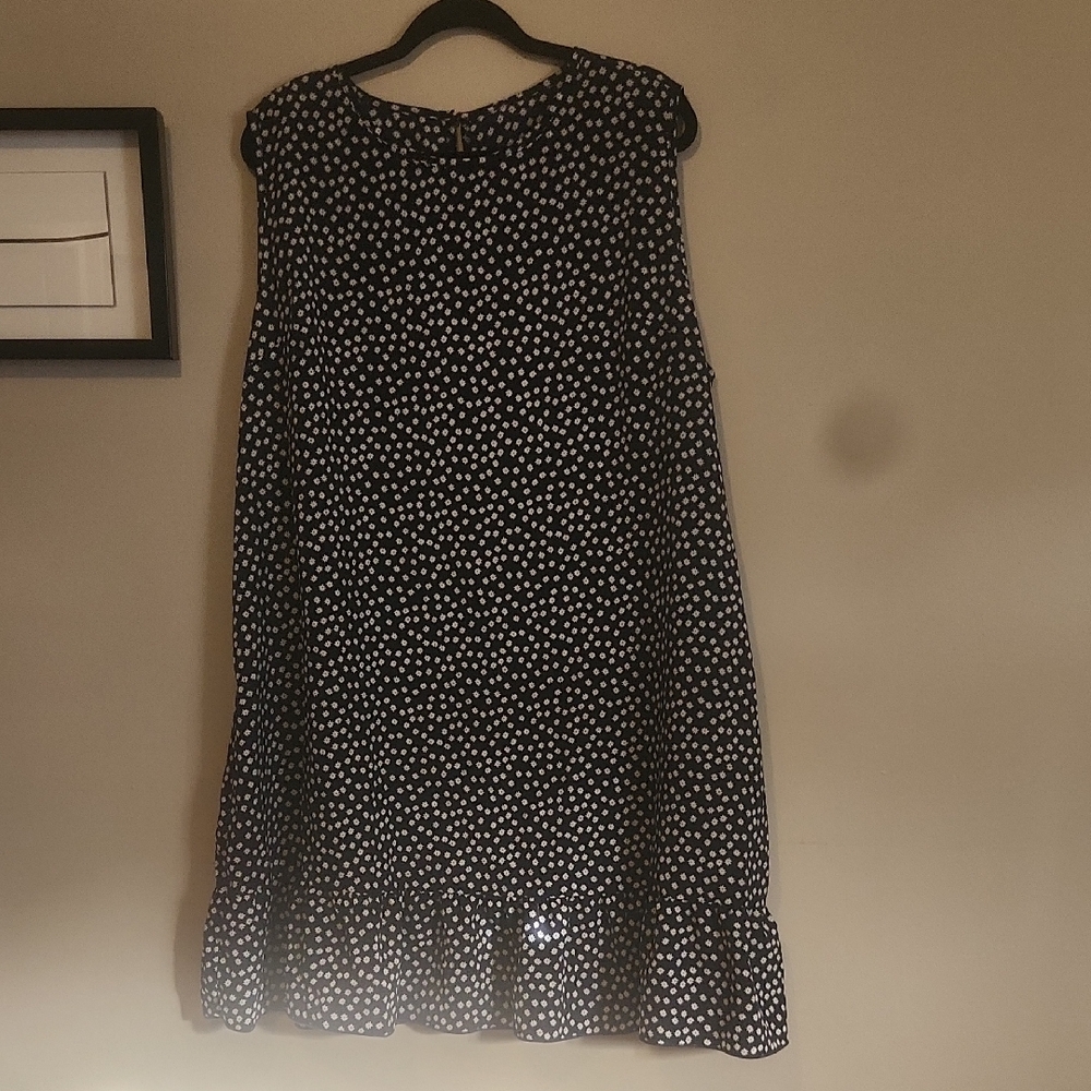 Women's Black and White Polka Dot Sleeveless Dress